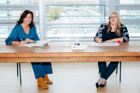 Ondertekening door twee mensen.