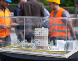 werkers bij miniatuur project Ijsselmeerstraat