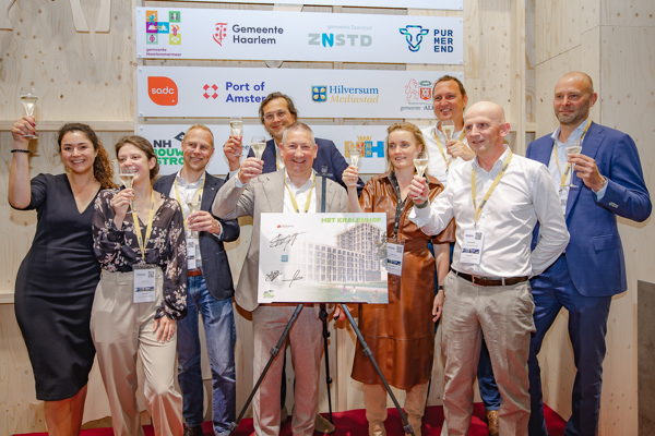 Viering overeenkomst van Het Kralenhof tijdens PROVADA