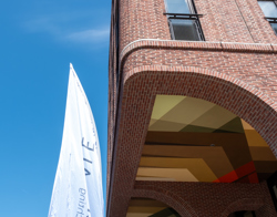 banner Rochdale bij de Tweede Kostverlorenkade