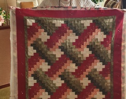 Foto van vrouw die tapijt vasthoud