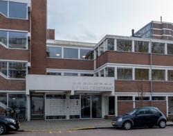 Osdorperhof met ingang aan de S.F. van Ossstraat